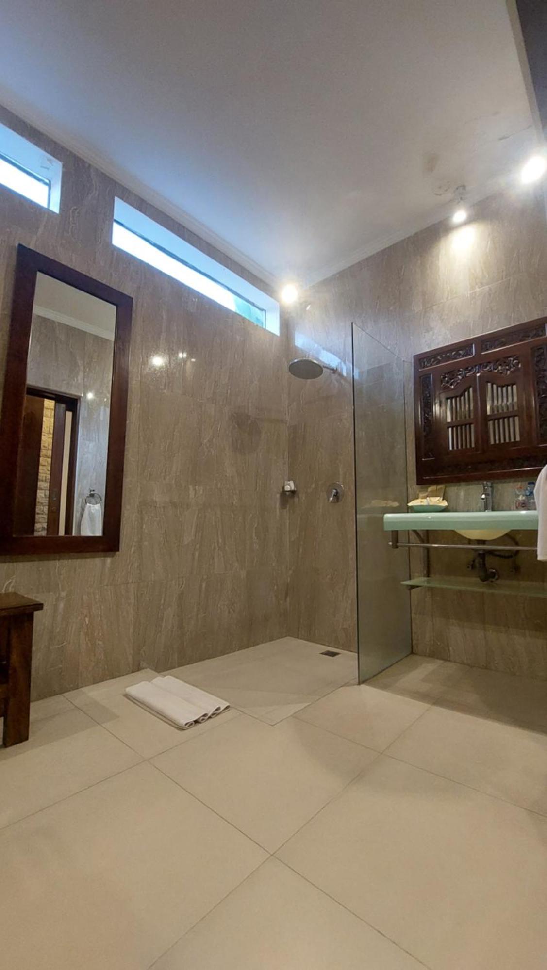 Villa Heliconia Seminyak Habitación foto